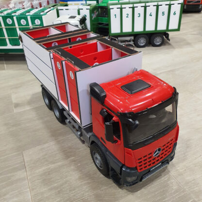 Camião Transporte de Touros com portas intermédias, pátio e rampa Bruder Mercedes - Image 2